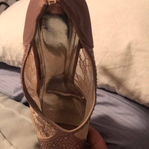 Champagne Lace Heels - Picture 2 of 4